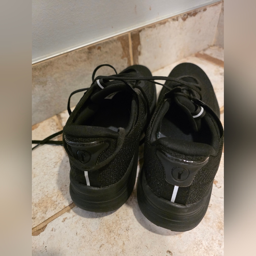 OrthoFeet Women's Athletic Walking Shoes - Black - Picture 2 of 6
